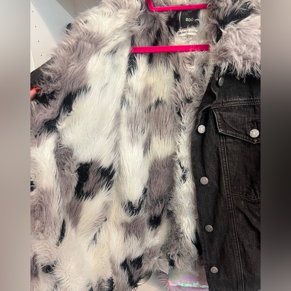 BDG REVOLVE Gray white faux fur button up denim, jean jacket size Small - Med - Picture 7 of 10